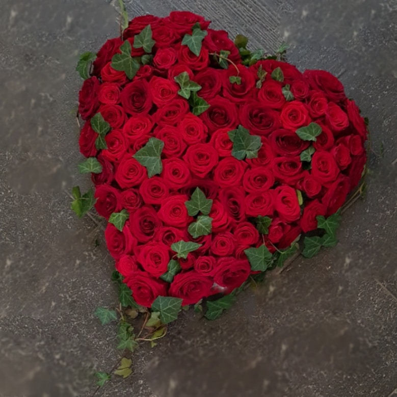 Evighetens Vila Begravningsbyrå Blommor i Hjärta